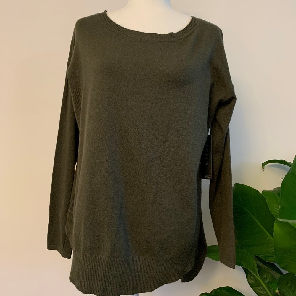 NWT Cyrus Contoured Hi-Lo Hem Sweater, Olive